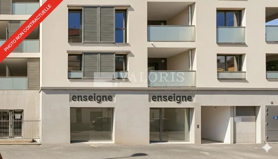 Retail in Villefranche-sur-Saône for lease Building Photo- Image 1 of 15