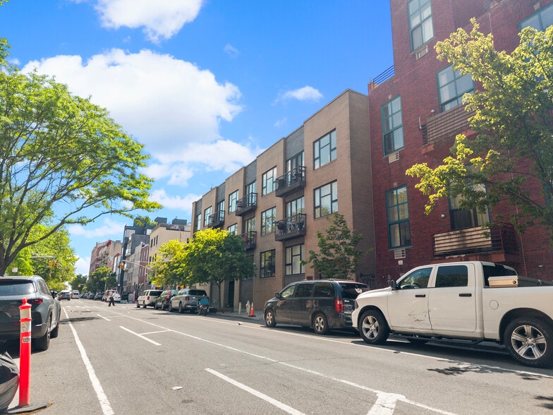 180 Scholes St, Brooklyn, NY for sale - Building Photo - Image 2 of 15