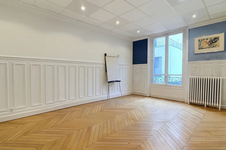 Office in Paris for lease - Building Photo - Image 1 of 9