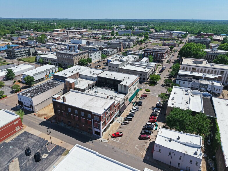 214-216 N Liberty St, Jackson, TN à louer - Photo du bâtiment - Image 2 de 20