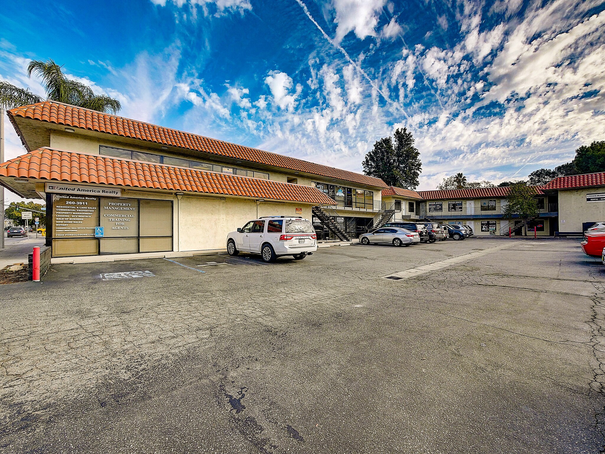 22916 Lyons Ave, Santa Clarita, CA à louer Photo principale- Image 1 de 35