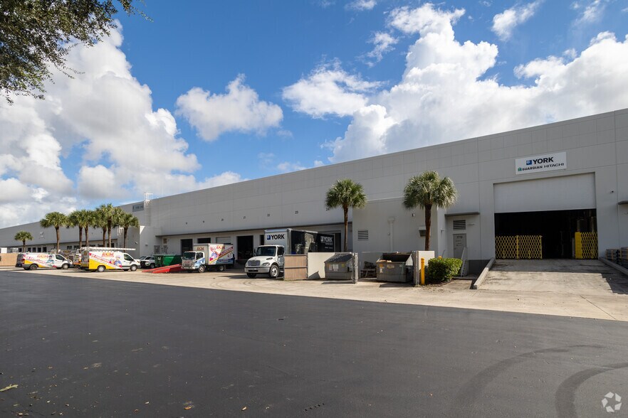 1701-1743 Old Okeechobee Rd, West Palm Beach, FL for lease - Building Photo - Image 2 of 5
