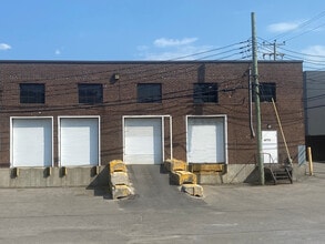4700-4800 Boul Thimens, Montréal, QC à louer Photo intérieure- Image 2 de 3