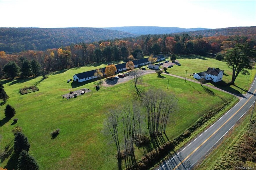 22 Arrowhead Apartments, Narrowsburg, NY for sale - Building Photo - Image 2 of 33