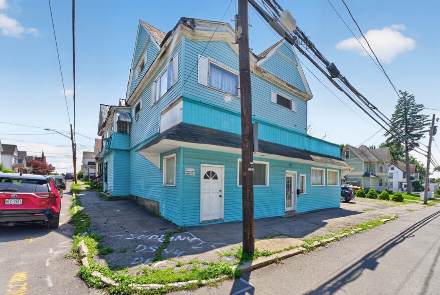 41 Chestnut St, Amsterdam, NY for sale - Building Photo - Image 2 of 47
