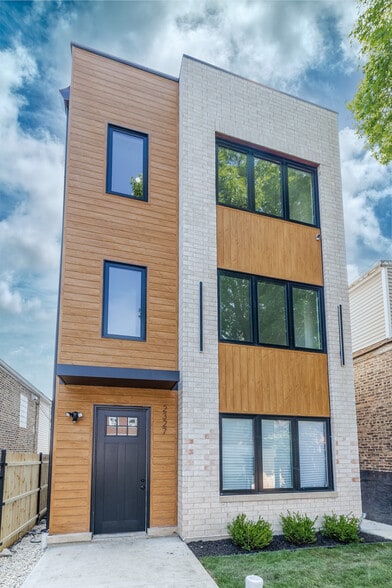 3018 Polk st, Chicago, IL for sale - Building Photo - Image 2 of 43