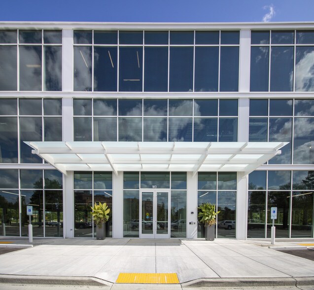 10401 Innovation Dr, Wauwatosa, WI à louer - Photo du bâtiment - Image 3 de 15