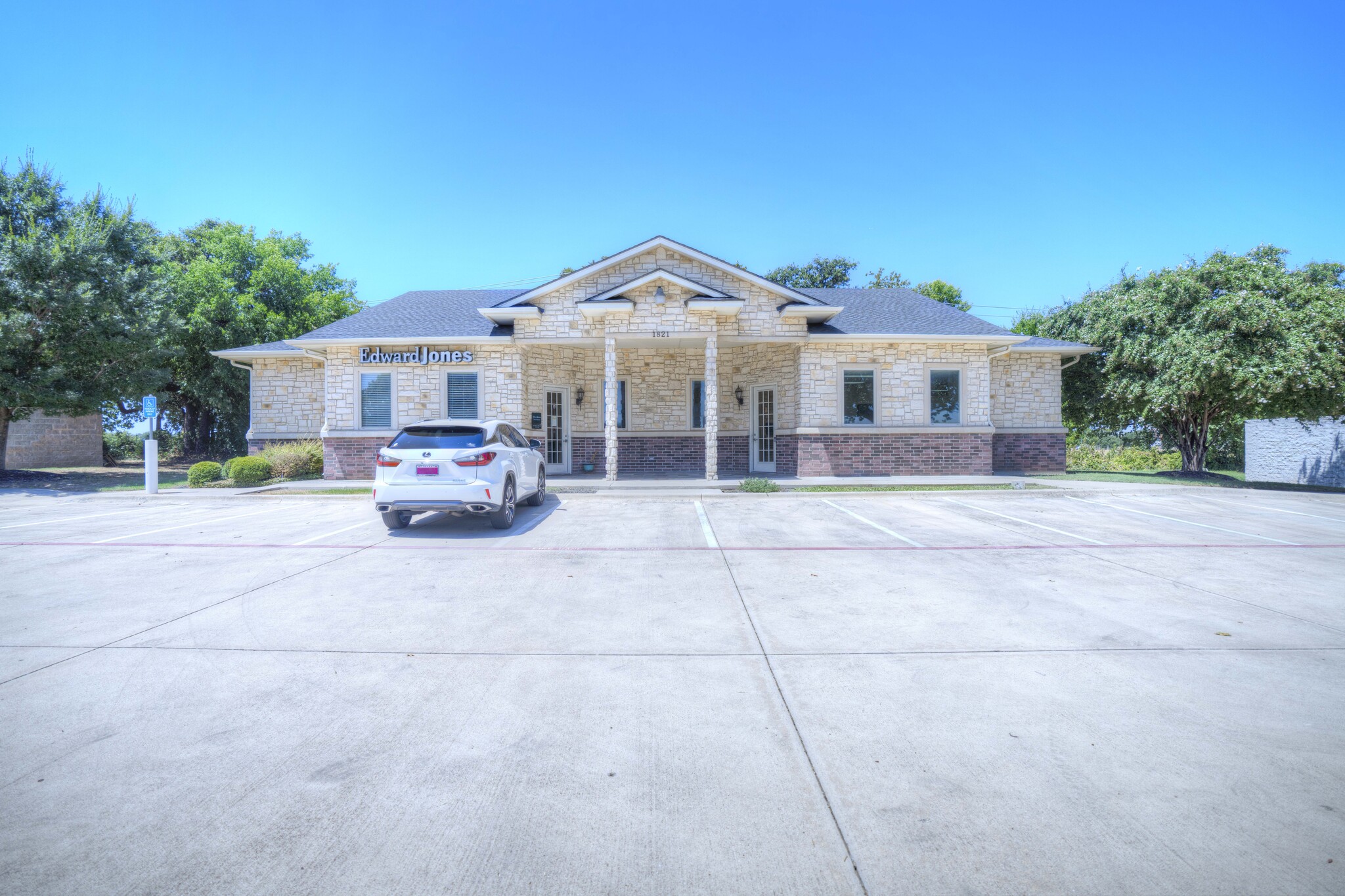 1821 Precinct Line Rd, Hurst, TX for lease Building Photo- Image 1 of 40