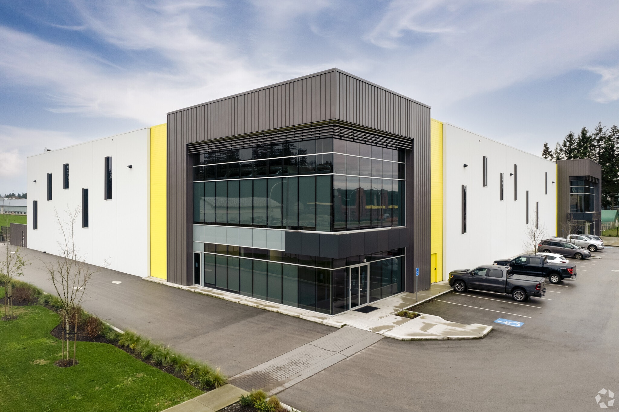 18998 32 Av, Surrey, BC for sale Primary Photo- Image 1 of 1