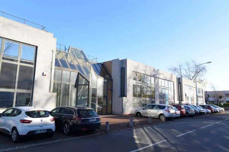 Office in Saint-Germain-en-Laye for lease Building Photo- Image 1 of 14