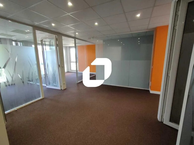 Office in Vélizy-Villacoublay for sale - Building Photo - Image 3 of 38