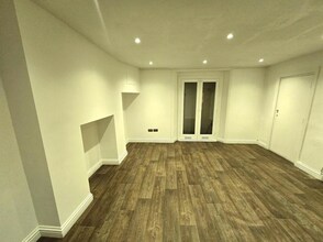 26 Harmer St, Gravesend for lease Interior Photo- Image 1 of 4