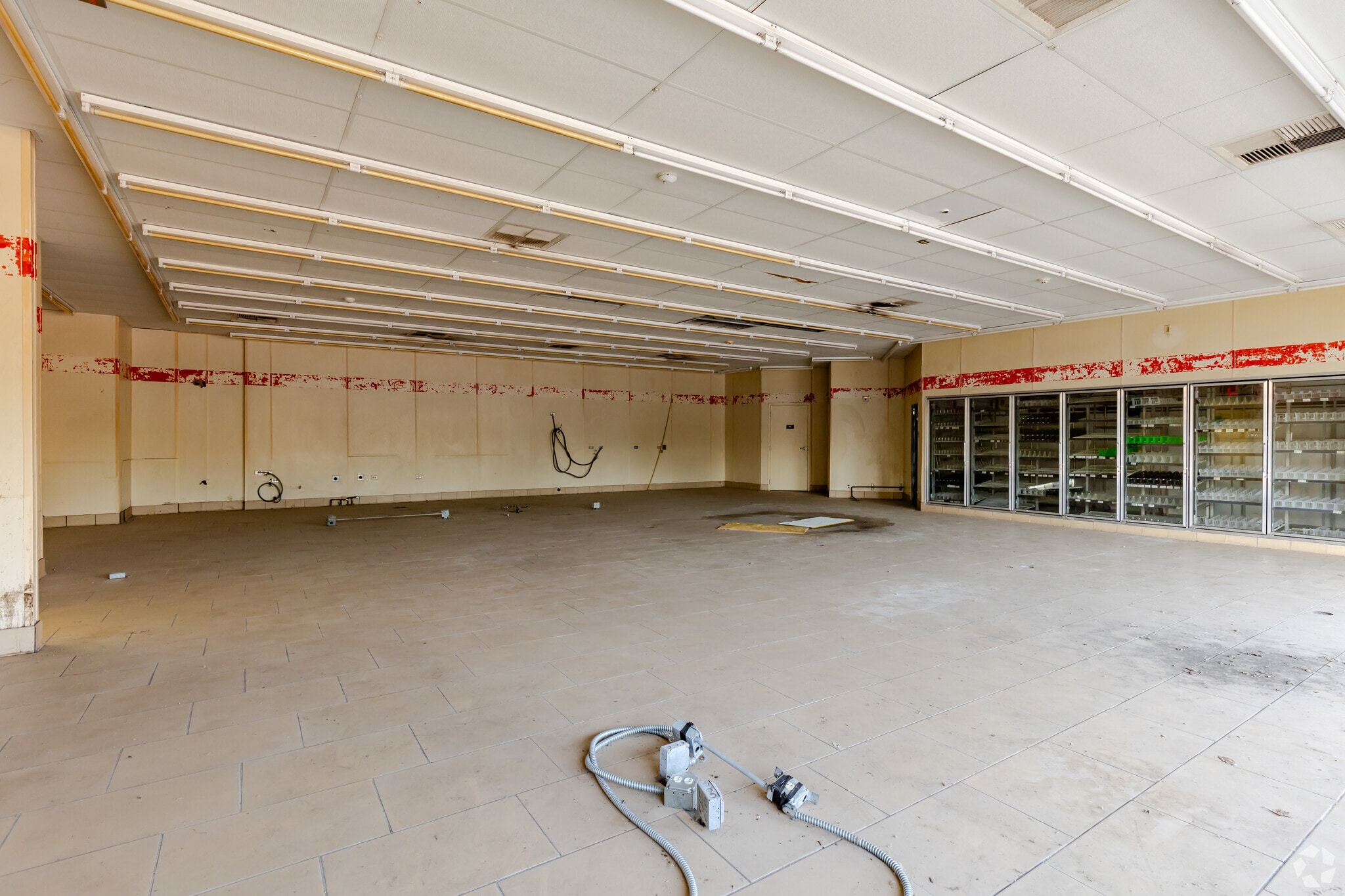 1 S Sutton Rd, Streamwood, IL for sale Interior Photo- Image 1 of 3