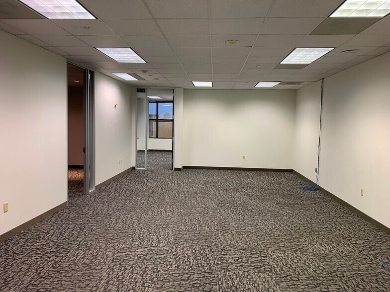 1755 Wittington Pl, Farmers Branch, TX à louer - Hall d’entrée - Image 3 de 9