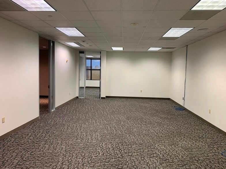 1755 Wittington Pl, Farmers Branch, TX for lease - Lobby - Image 3 of 9