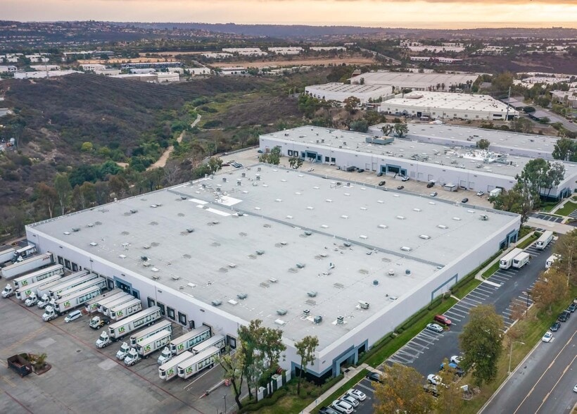 1205-1211 Park Center Dr, Vista, CA for lease - Building Photo - Image 2 of 10