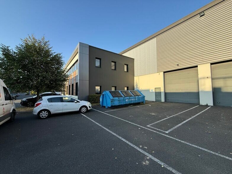 Flex in Villeneuve-la-Garenne for lease - Building Photo - Image 2 of 8