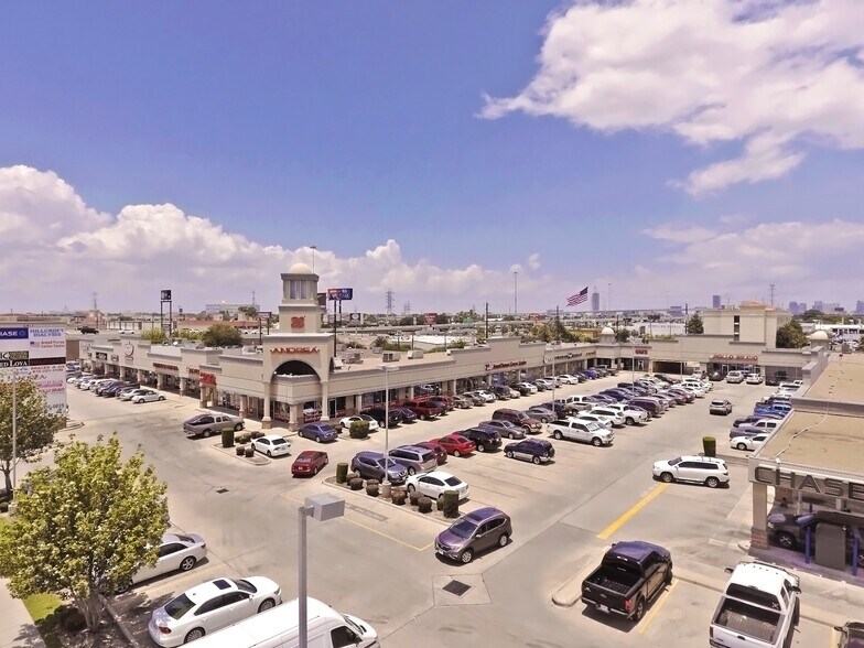 6015 Hillcroft Ave, Houston, TX à louer - Photo du bâtiment - Image 2 de 4