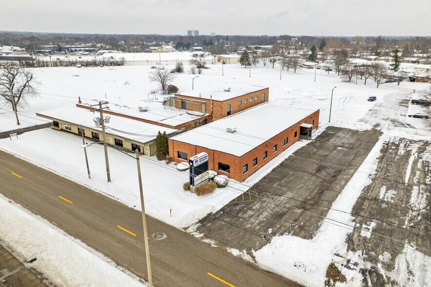 1316 E Empire St, Bloomington, IL à vendre - Photo du bâtiment - Image 2 de 19