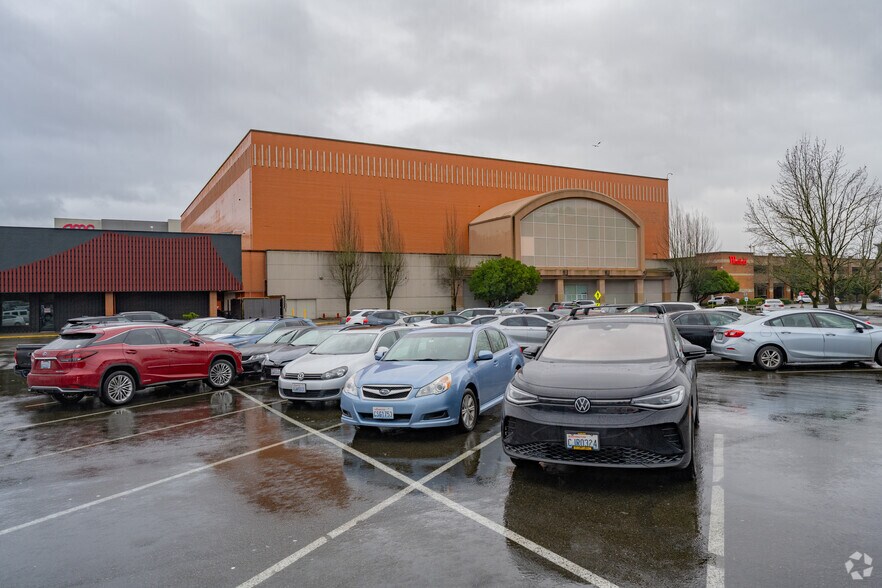 301 Southcenter Mall, Tukwila, WA for sale - Primary Photo - Image 1 of 1