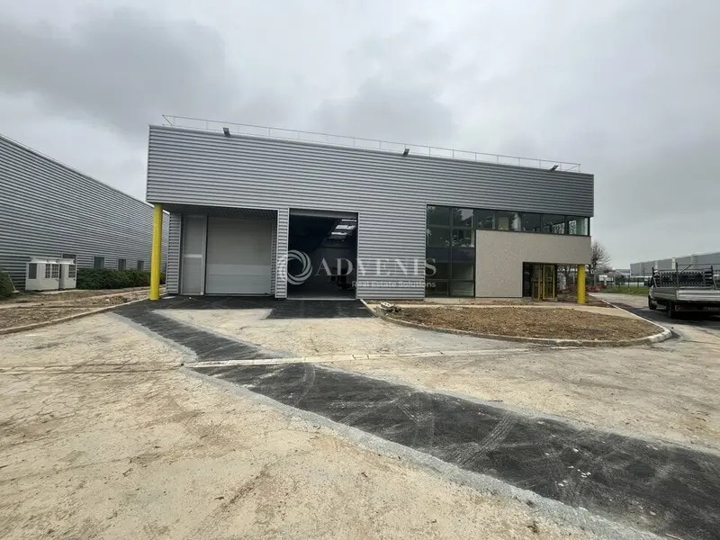 Flex in Le Mesnil-Amelot for lease Building Photo- Image 1 of 2