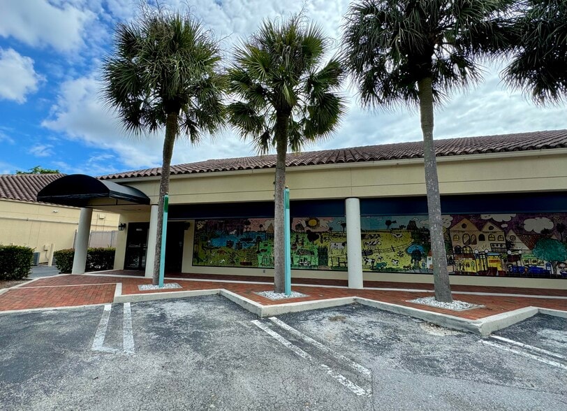 15503-15509 Bull Run Rd, Hialeah, FL for lease - Building Photo - Image 2 of 4