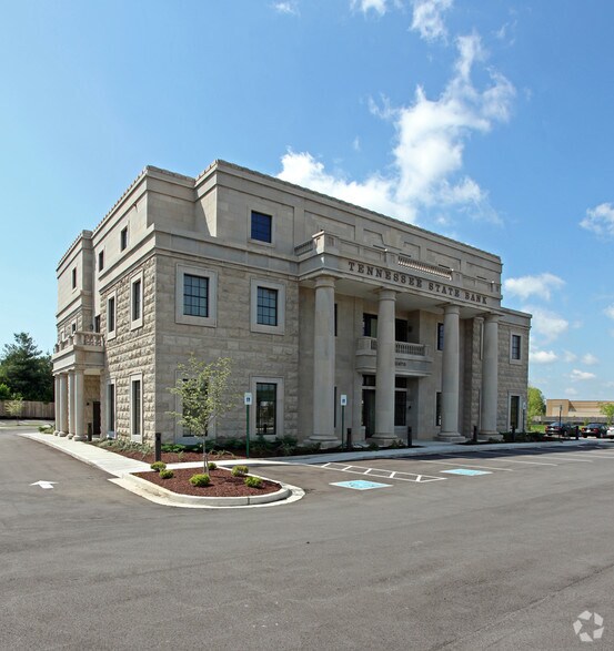 11470 Parkside Dr, Knoxville, TN for lease - Building Photo - Image 1 of 33