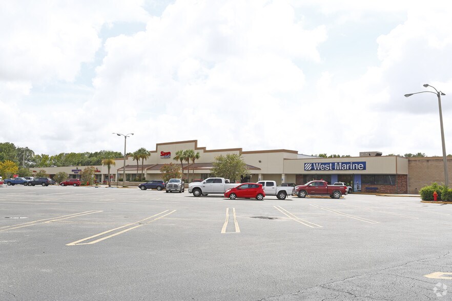 204-324 SE Highway 19, Crystal River, FL à louer - Photo du bâtiment - Image 1 de 6