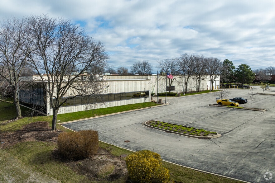 851 Feehanville Dr, Mount Prospect, IL à vendre - Photo du bâtiment - Image 3 de 5