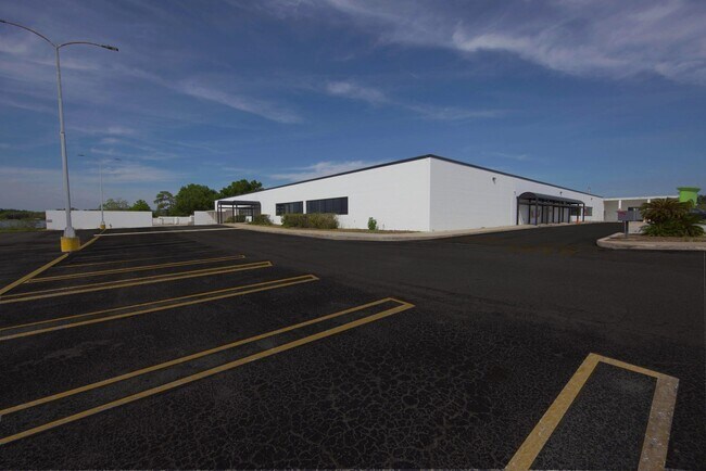 More details for 3425 Lake Alfred Rd, Winter Haven, FL - Multiple Space Uses for Lease