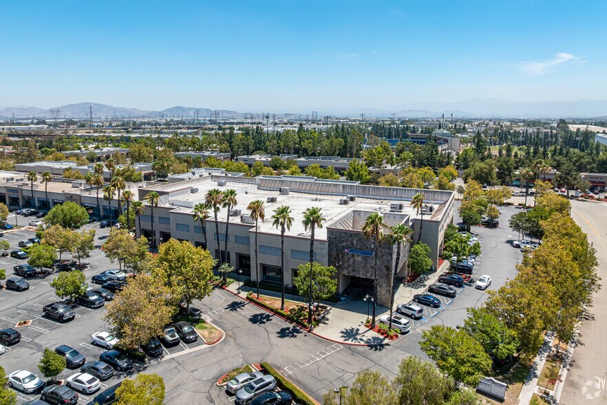11787 Foothill Blvd, Rancho Cucamonga, CA à louer - Aérien - Image 2 de 4