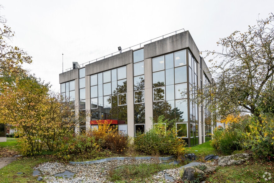 13 Rue de la Perdrix Les Flamants 9, Villepinte for lease - Primary Photo - Image 1 of 3