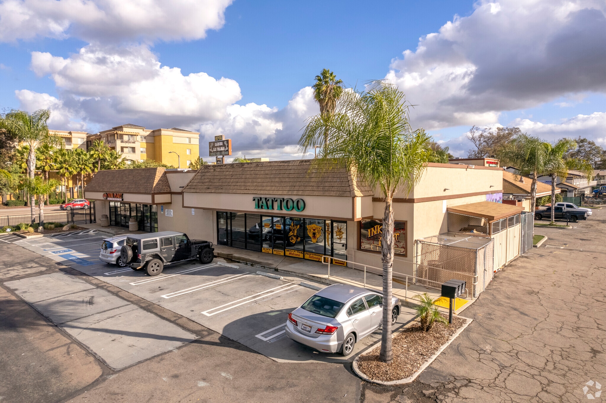 503-505 W Washington Ave, Escondido, CA à louer Photo du bâtiment- Image 1 de 4