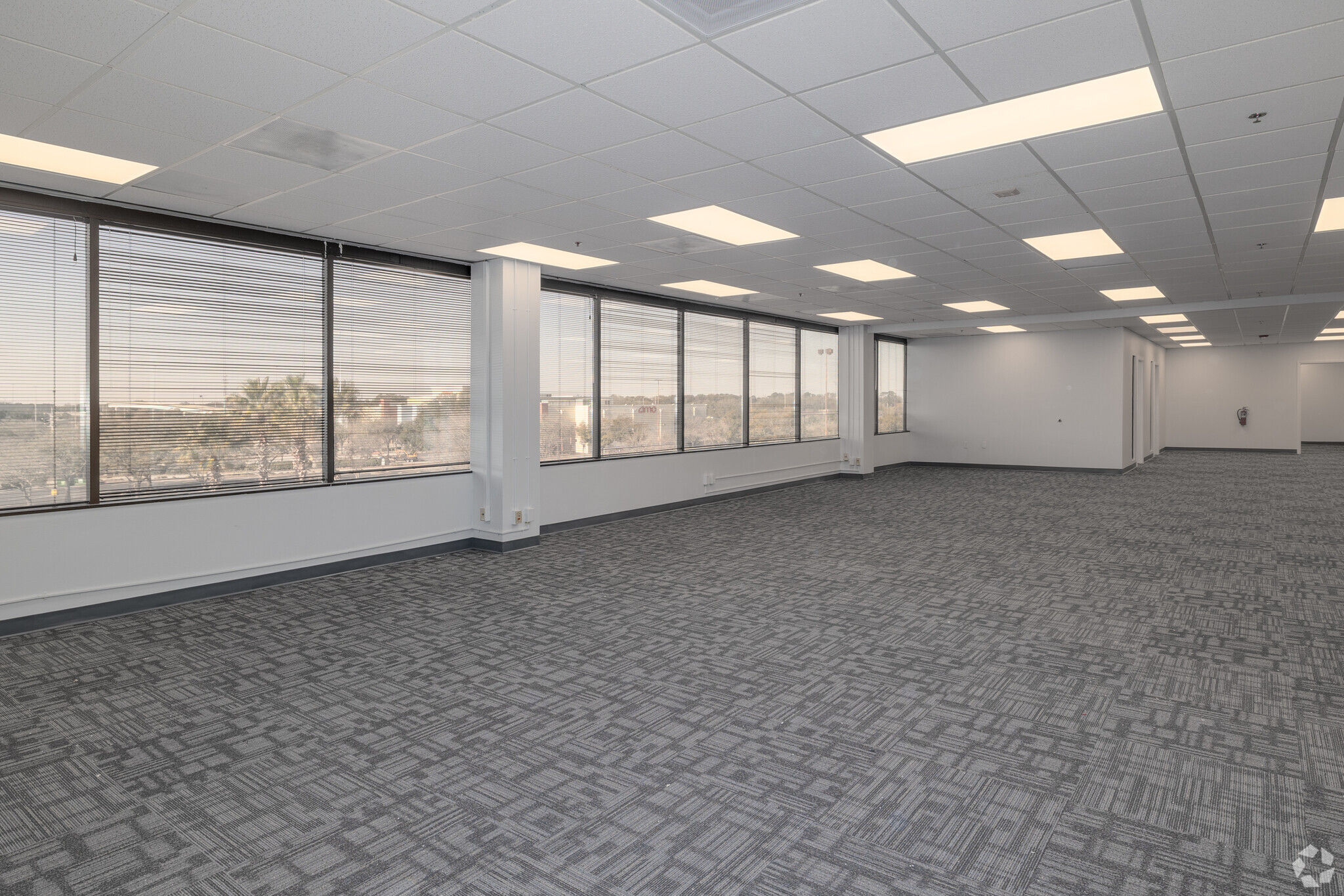 9485 Regency Square Blvd, Jacksonville, FL à louer Photo intérieure- Image 1 de 4