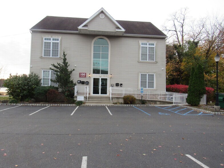 100 Lakeview Ave, Jamesburg, NJ for lease - Primary Photo - Image 1 of 2