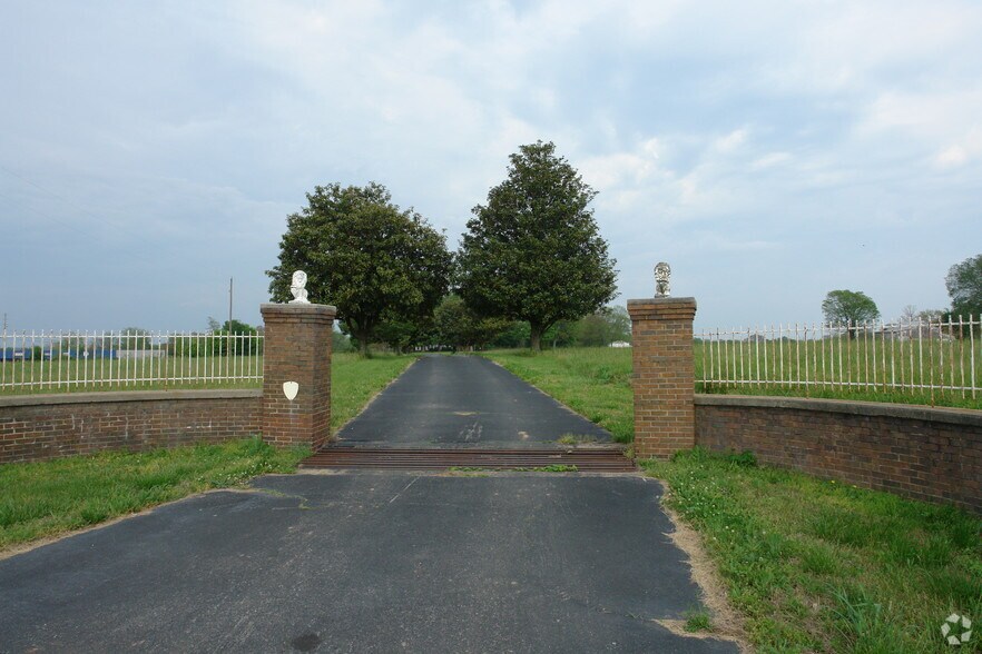 Nashville Hwy, Columbia, TN for sale - Building Photo - Image 2 of 3