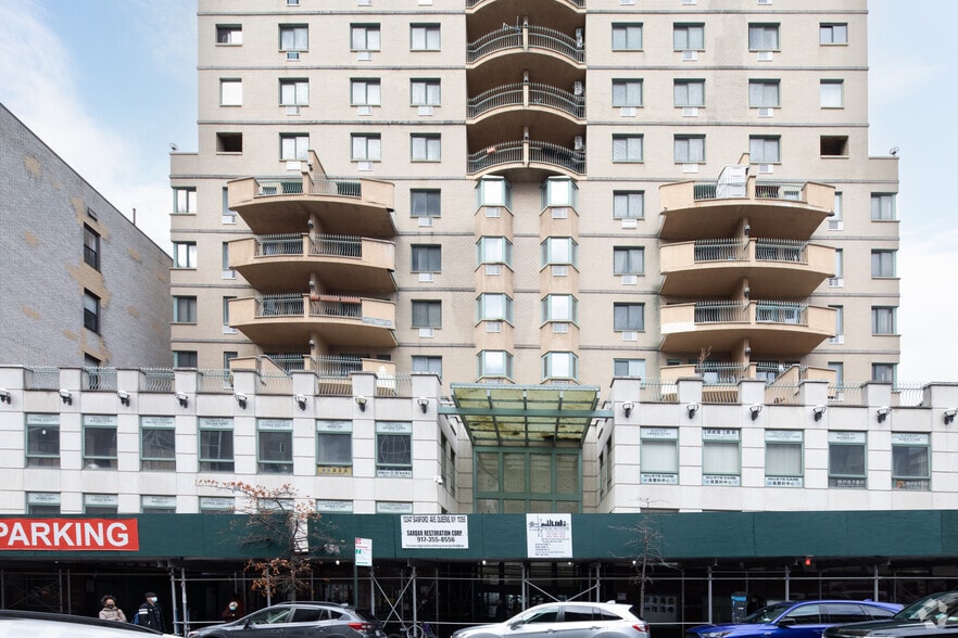 13347 Sanford Ave, Flushing, NY for sale - Building Photo - Image 3 of 8