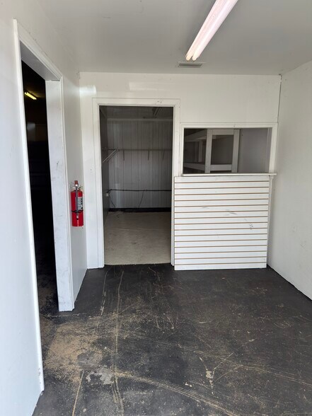 18210 Paulson Dr, Port Charlotte, FL à louer - Photo du bâtiment - Image 2 de 5