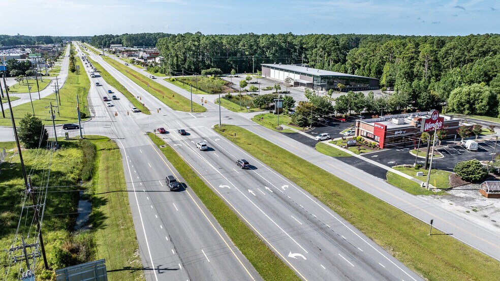 553 W US 70 Hwy, Havelock, NC à louer - Photo du bâtiment - Image 2 de 26