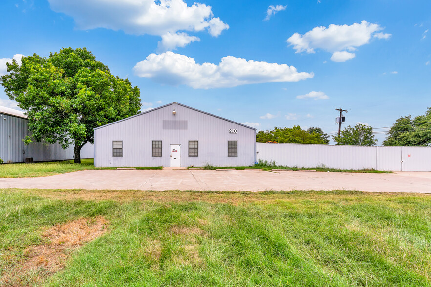 210 Shelby Rd, Fort Worth, TX à vendre - Photo du bâtiment - Image 1 de 1