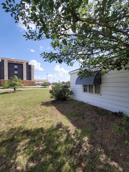 420 Downs Ave, Woodward, OK à vendre - Photo du bâtiment - Image 2 de 10