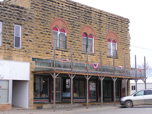 105 N Main St, Sylvan Grove, KS à vendre - Photo du bâtiment - Image 3 de 37