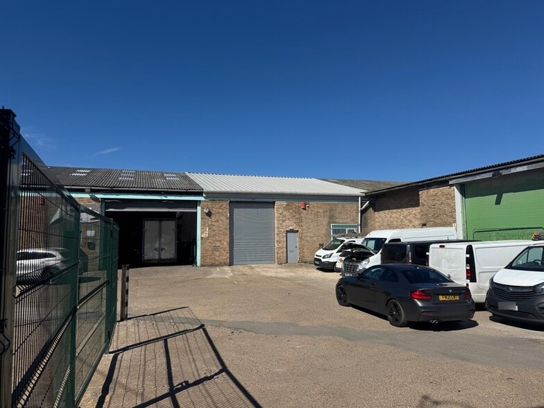 Crabtree Rd, Egham for sale - Building Photo - Image 3 of 3