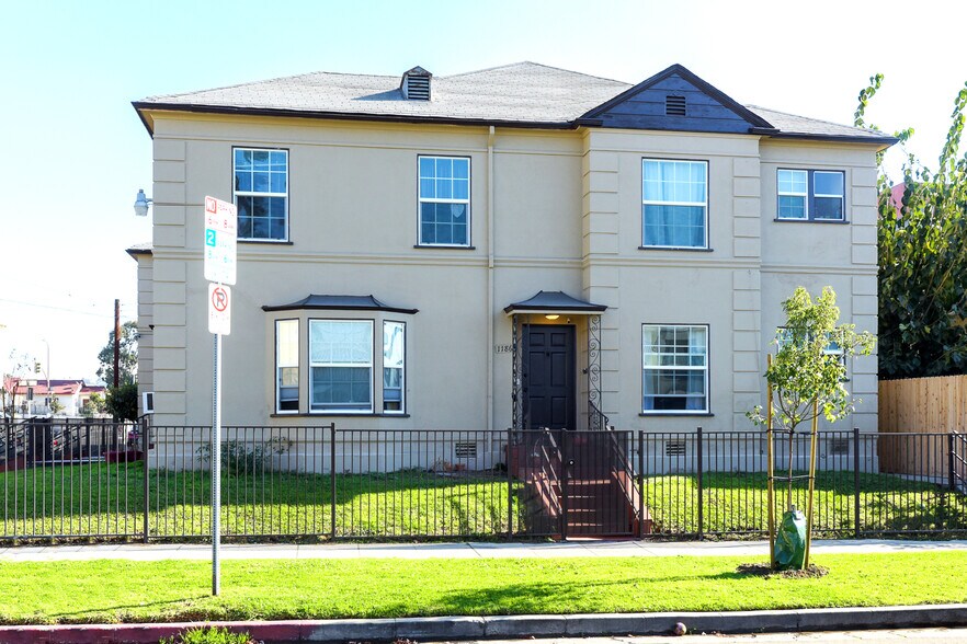 1186 N New Hampshire Ave, Los Angeles, CA à vendre - Photo du bâtiment - Image 2 de 16