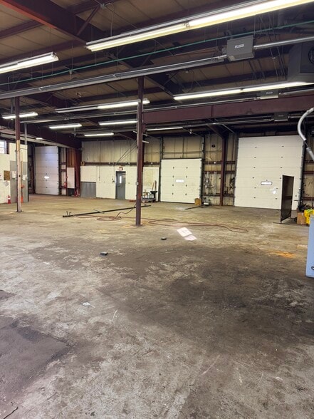 24 Elise St, Westfield, MA for lease - Building Photo - Image 3 of 9