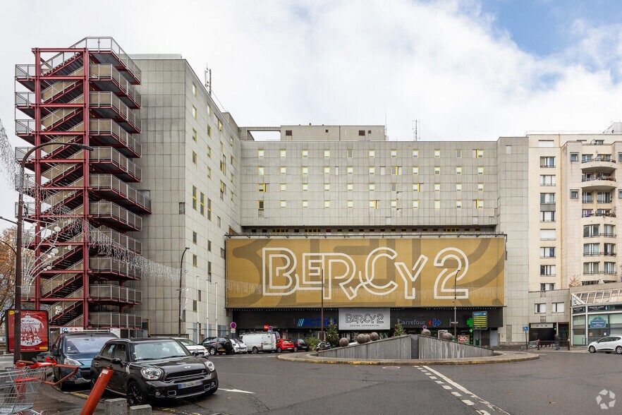 Retail in Charenton-le-Pont for lease - Building Photo - Image 2 of 4