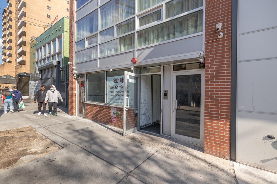 13324 41st Rd, Flushing, NY à vendre - Photo du bâtiment - Image 3 de 8