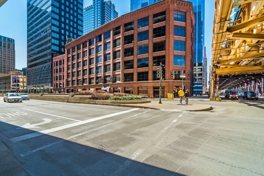 180 N Wacker Dr, Chicago, IL à vendre - Photo du bâtiment - Image 3 de 14