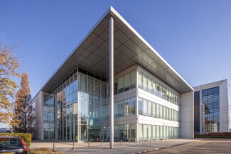 Plus de détails pour 240 Bath Rd, Slough - Bureau à louer