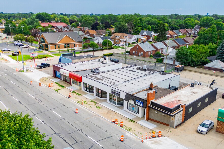 22220-22228 Gratiot Ave, Eastpointe, MI à louer - Photo du bâtiment - Image 3 de 15